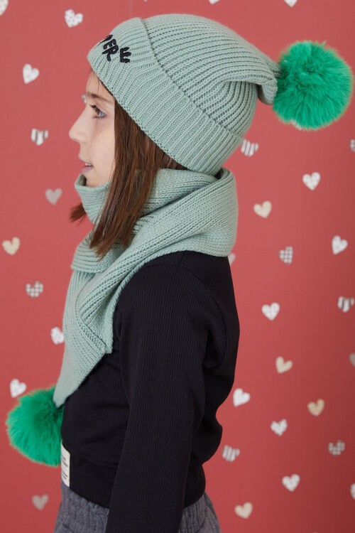 Yeşil Süper Yazı Baskılı Ponponlu Kız Çocuk Atkı Bere Seti 17308