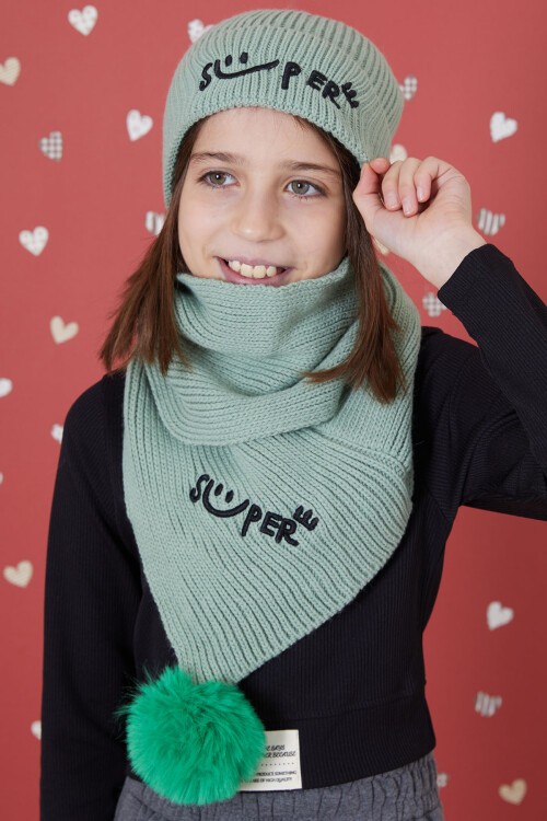 Yeşil Süper Yazı Baskılı Ponponlu Kız Çocuk Atkı Bere Seti 17308