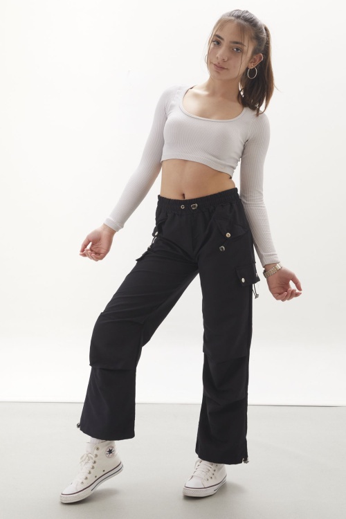 Siyah Kapak Detaylı Beli Lastikli Kız Paraşüt Pantolon 18059