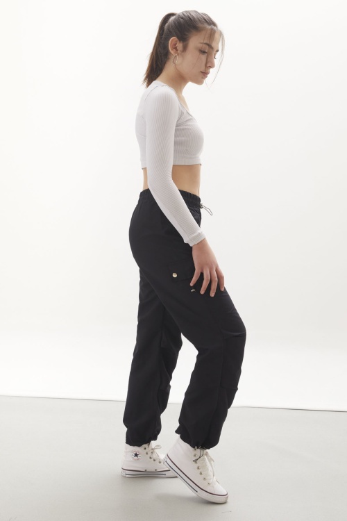 Siyah Kapak Detaylı Beli Lastikli Kız Paraşüt Pantolon 18059