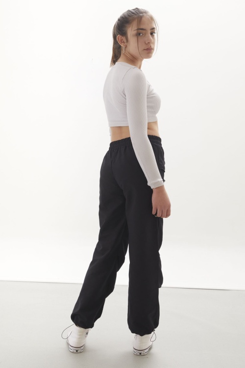 Siyah Kapak Detaylı Beli Lastikli Kız Paraşüt Pantolon 18059