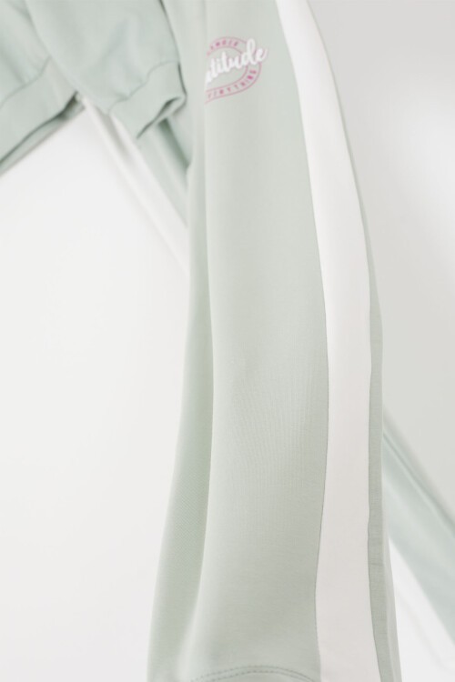 Yeşil Kabartmalı Yazılı Şeritli Kız Çocuk Eşofman Takımı 17385