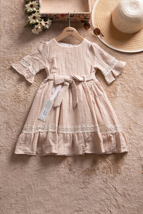 Bej Kolları Dantel Detaylı Kuşaklı Kız Çocuk Müslin Elbise 22670