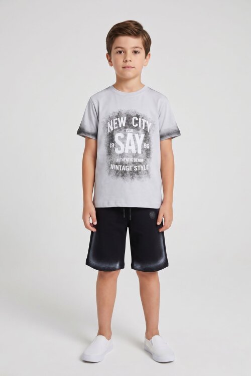 Gri Kabartmalı Yazılı Tişörtlü Desenli Şortlu Erkek Çocuk 2li Takım  23815