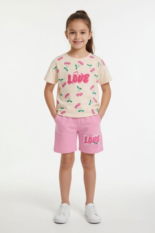 Pembe Kiraz Desenli Love Yazılı Tişörtlü Kız Çocuk Şortlu Takım 23896